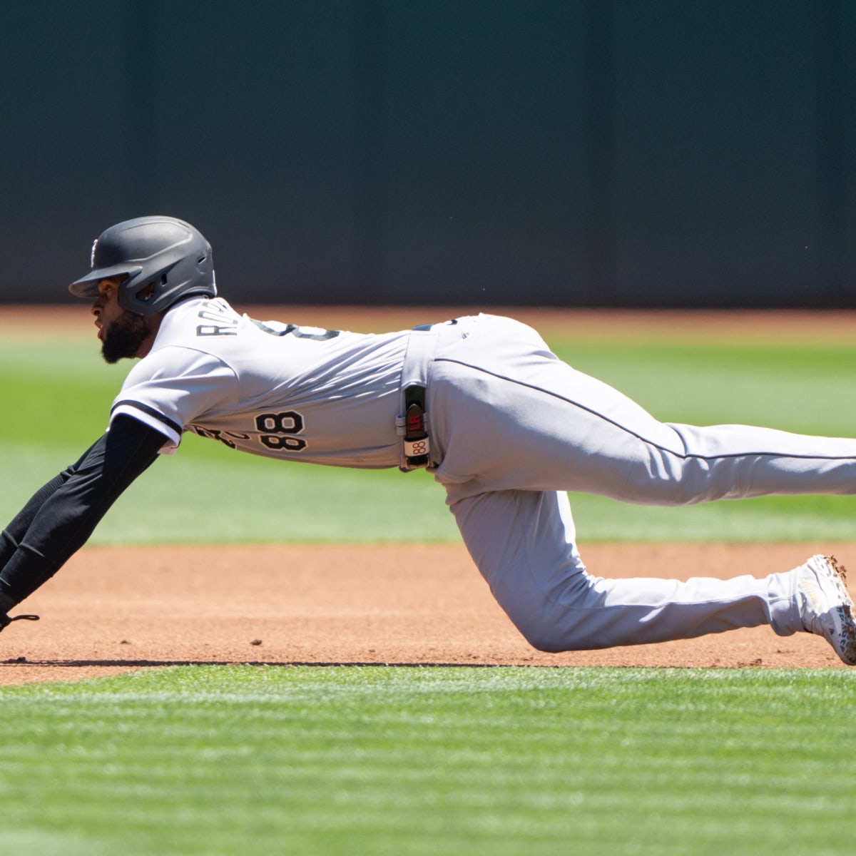 Chicago White Sox Star Luis Robert Jr. Won't Play in All-Star Game Due to  Injury - Fastball