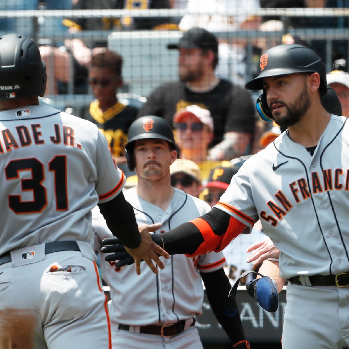 SF Giants sweep Pirates with five-run 10th inning in 8-4 win