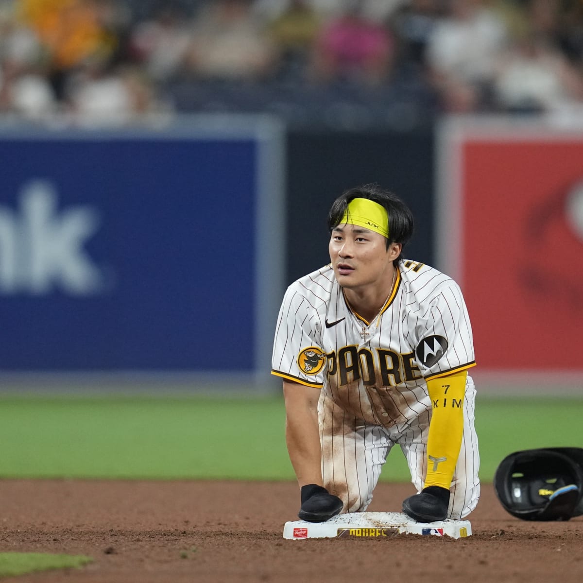 Padres Lose Ha-Seong Kim to Shoulder Injury in Win Over Rangers