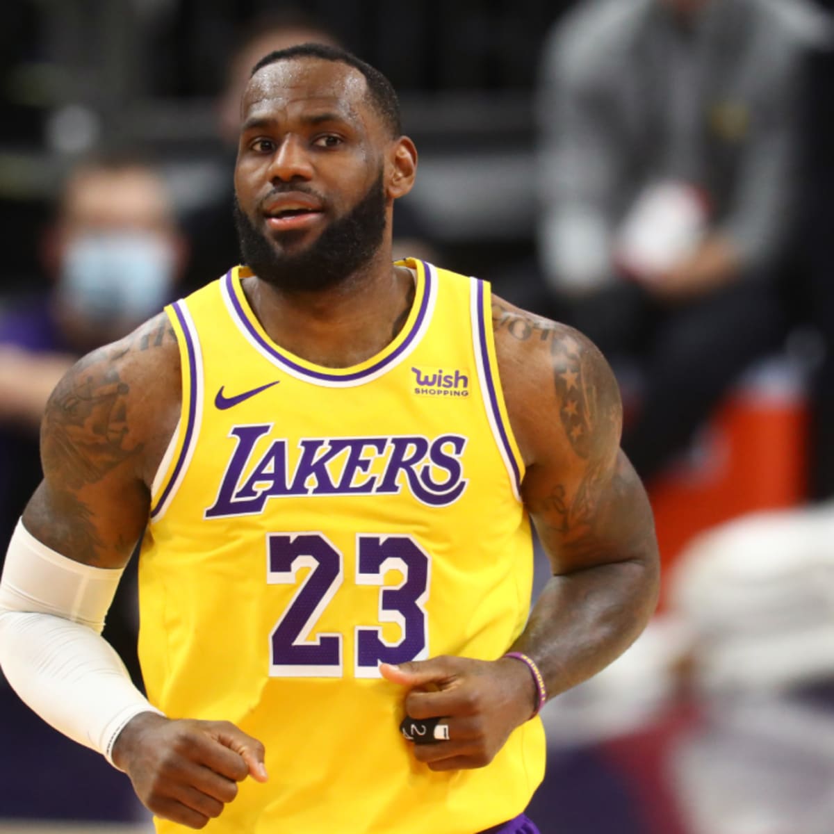 Lakers star LeBron James' jersey retirement addressed by Jeanie Buss