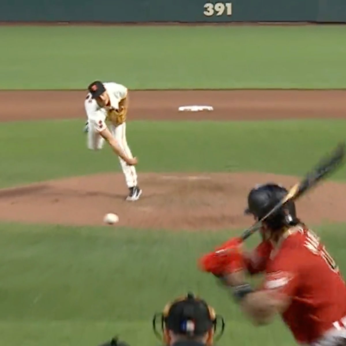 Giants reliever Tyler Rogers throws a pitch that defies gravity