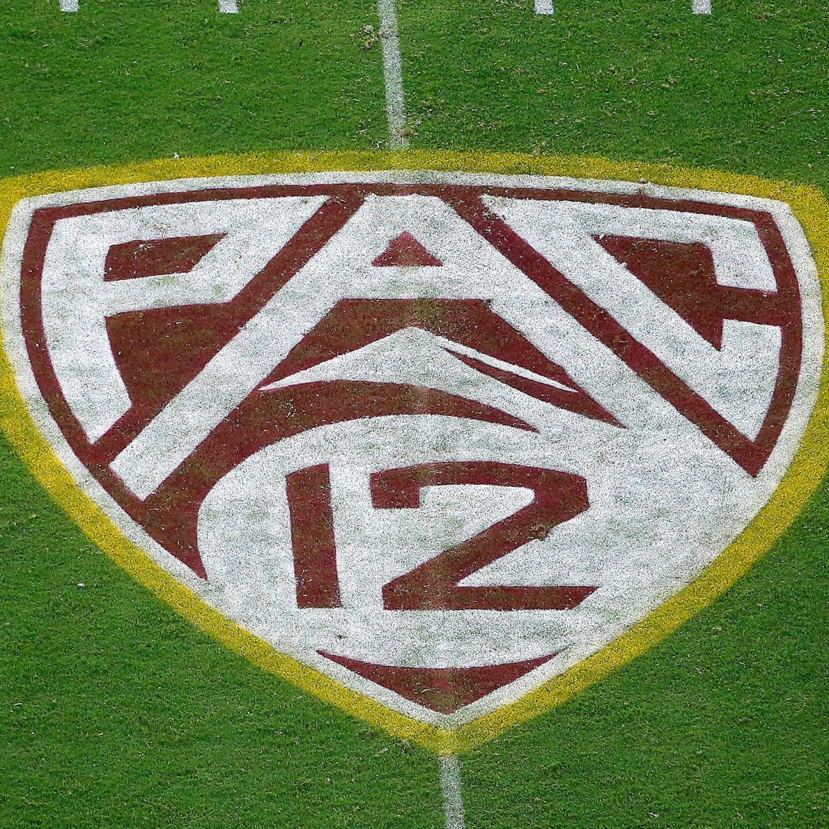Pac-12 Commissioner Proposes Media Rights Deal With Apple, per Report