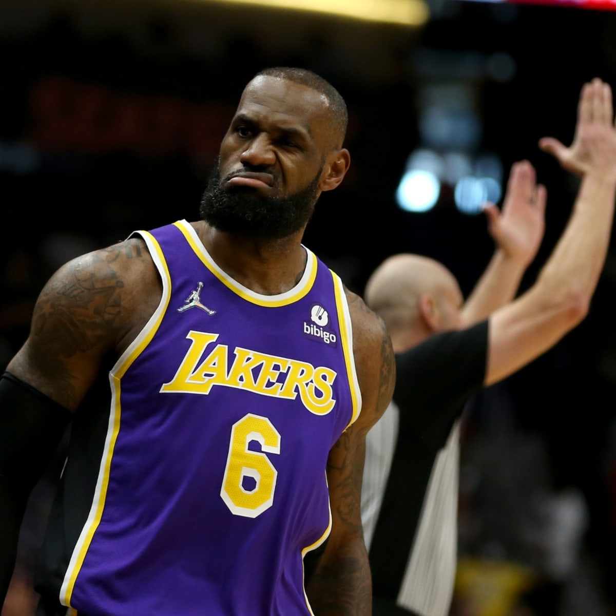 LeBron pumps in season-high 39 for sizzling Lakers