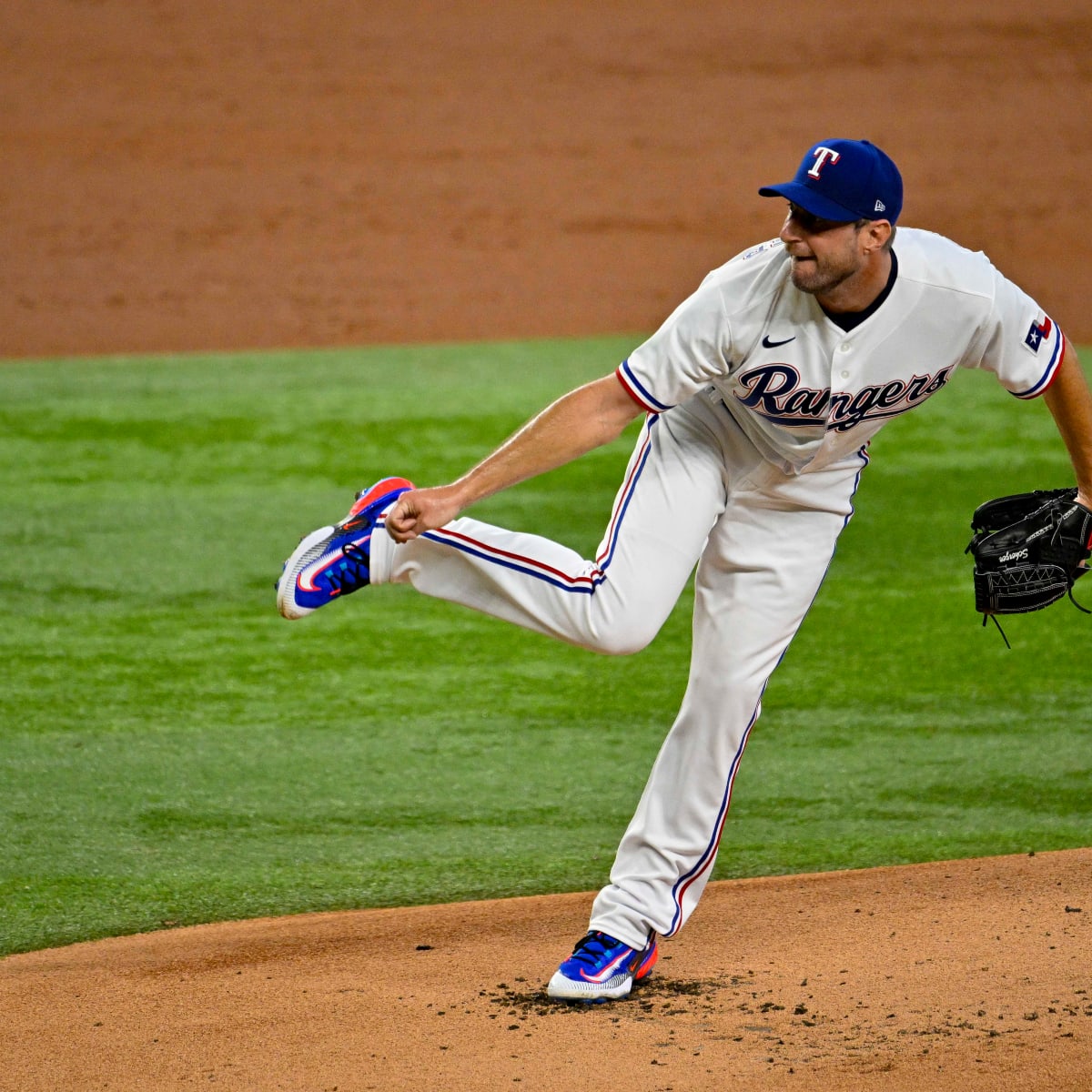 Cut4 on X: A first look at Max Scherzer in his new Rangers threads. 👀   / X