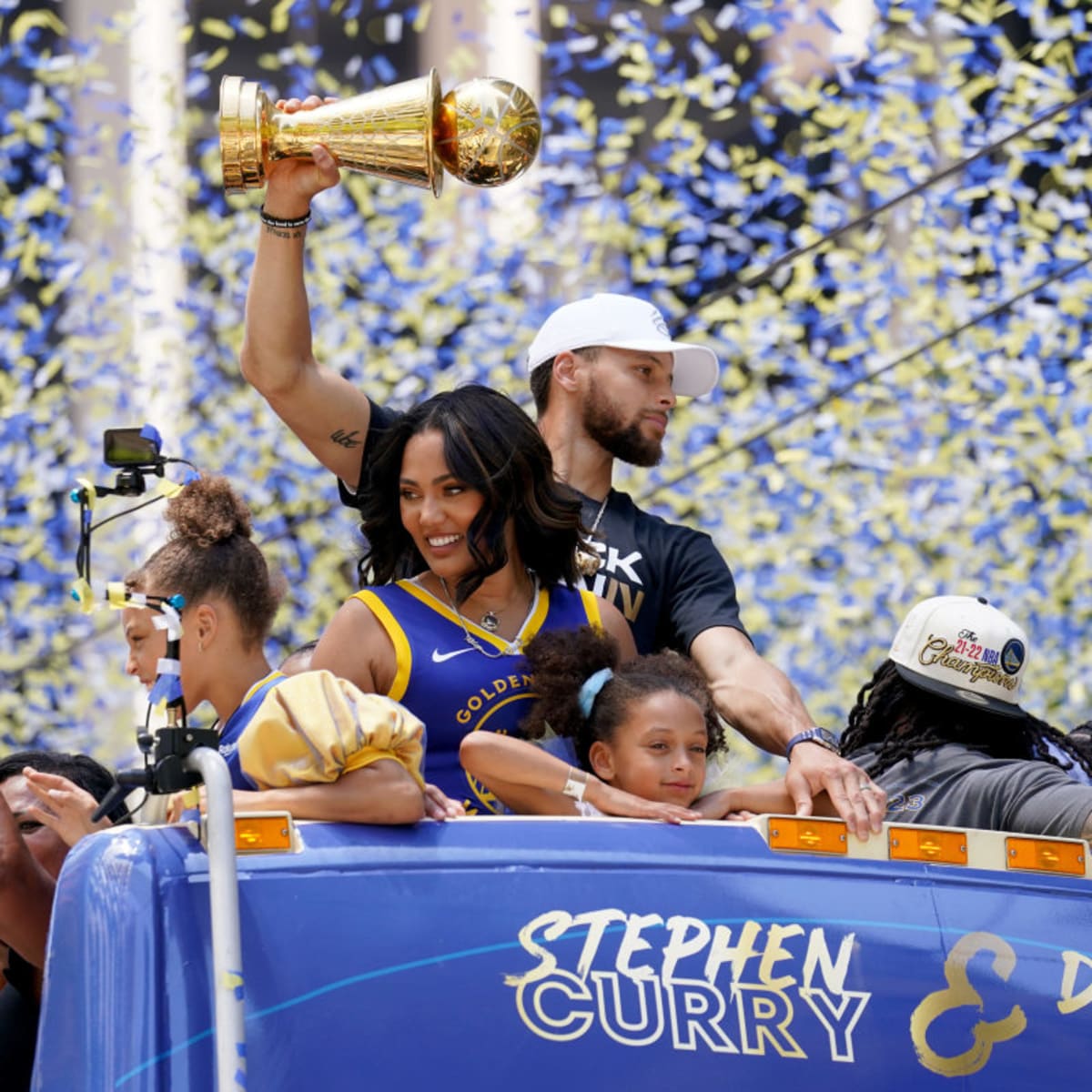 How Curry and the Warriors celebrated during the Championship parade