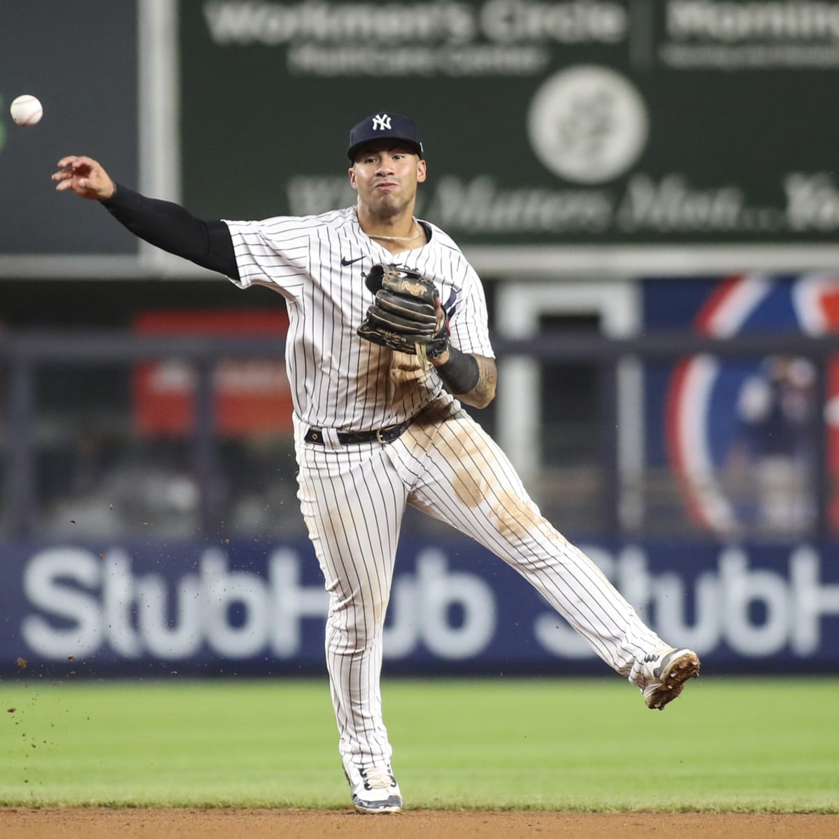Gleyber Torres error sinks Yankees in 7-4 series loss to Cubs