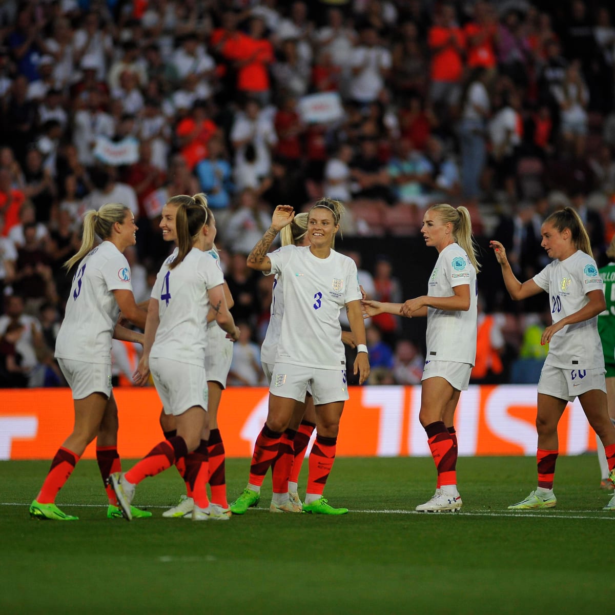 Typisk Bliv overrasket kandidatskole Women's Euro 2022 Highlights: England 5-0 Northern Ireland - Futbol on  FanNation