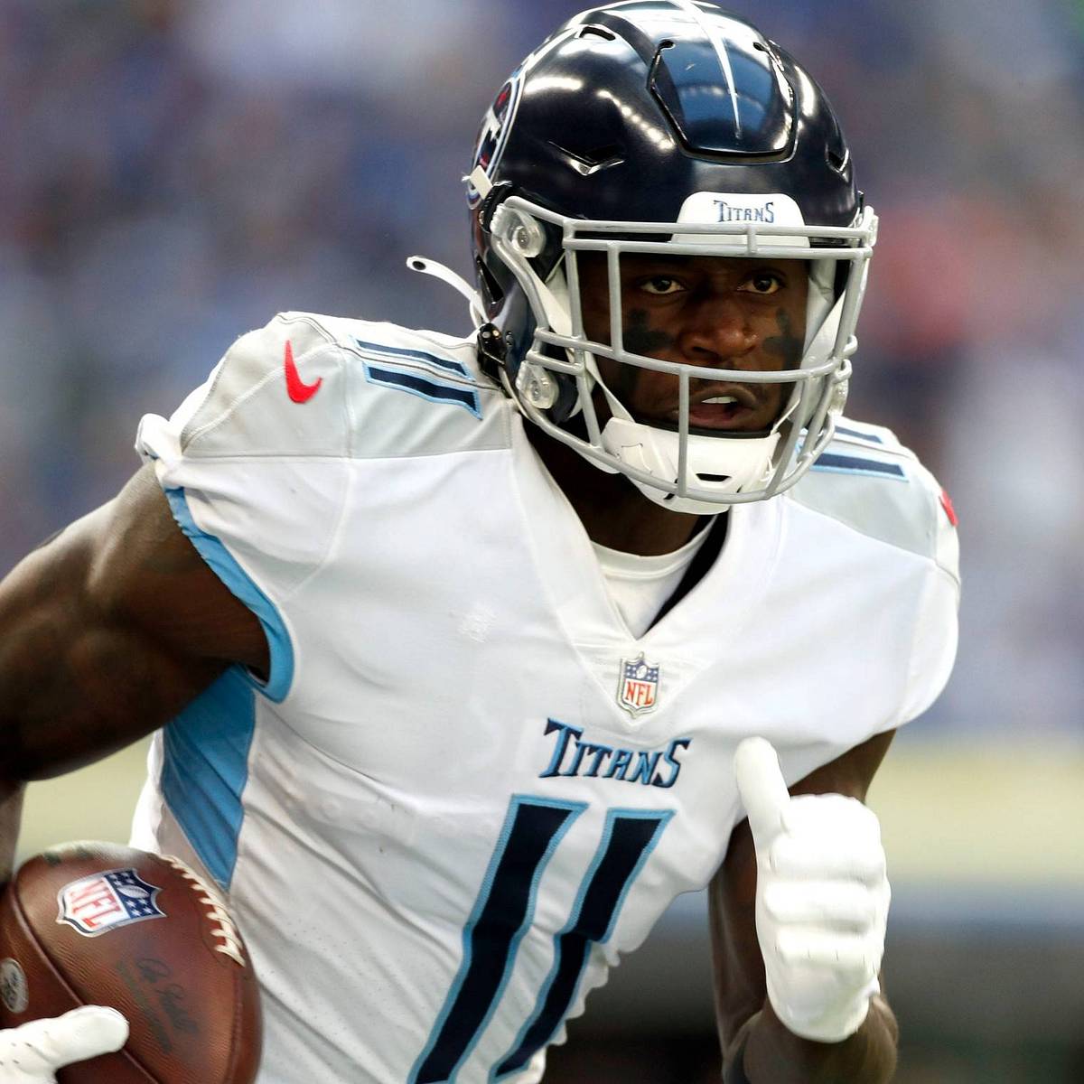 Eagles WR A.J. Brown Buys Fans No. 11 Jerseys During Training Camp - Sports  Illustrated