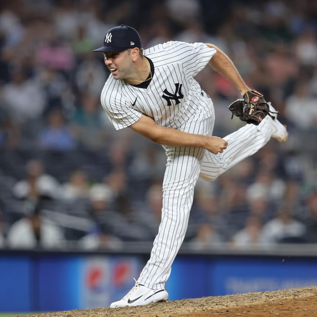 Yankees trade for Athletics pitchers Montas, Trivino 