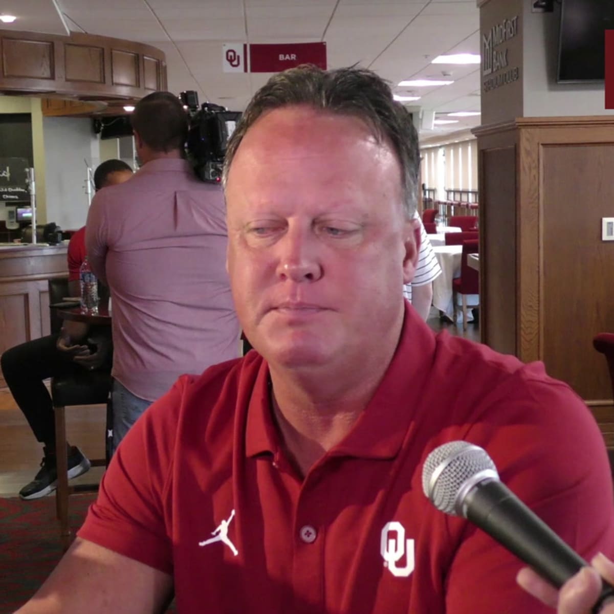 Longtime Oklahoma Sooners Assistant Cale Gundy Resigns From Program -  Sports Illustrated Oklahoma Sooners News, Analysis and More