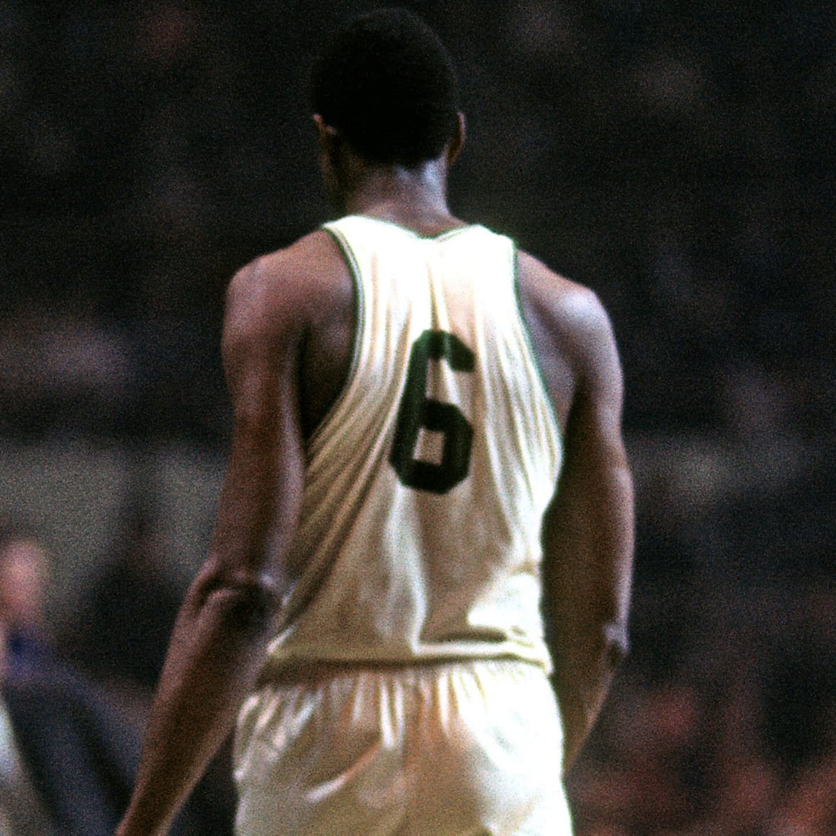 Warriors retire Bill Russell's No. 6 jersey before game against