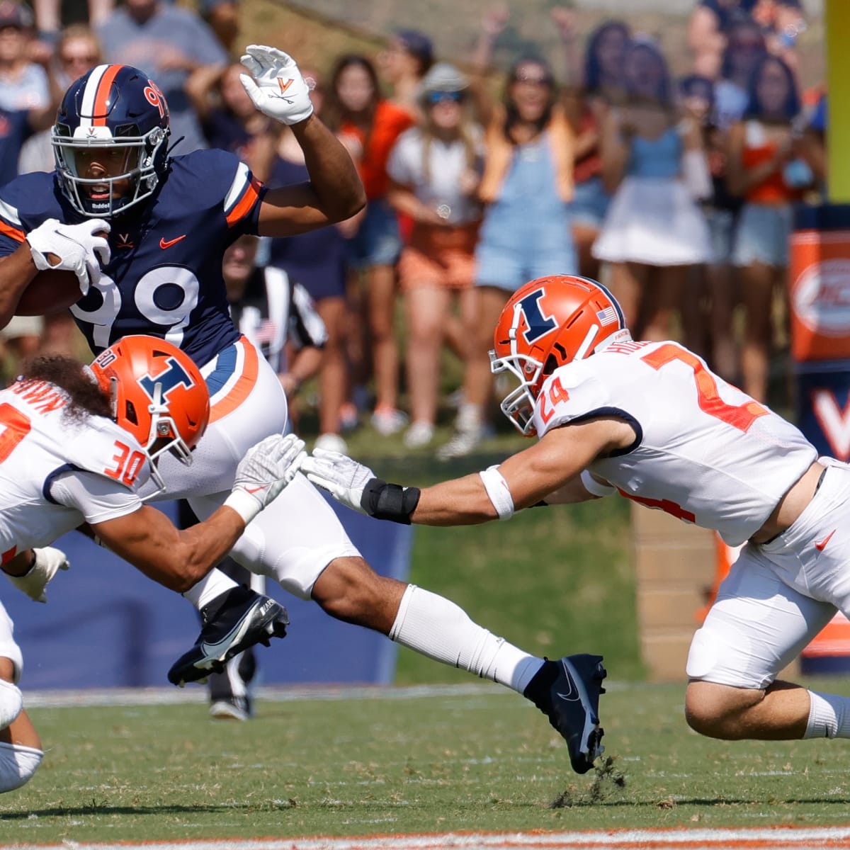 Illini Open 2022 Season with 38-6 Victory over Wyoming