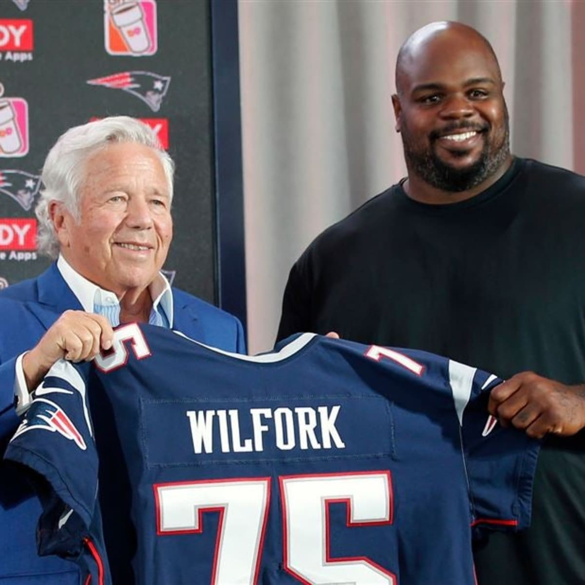 Vince Wilfork welcomed back to New England to retire