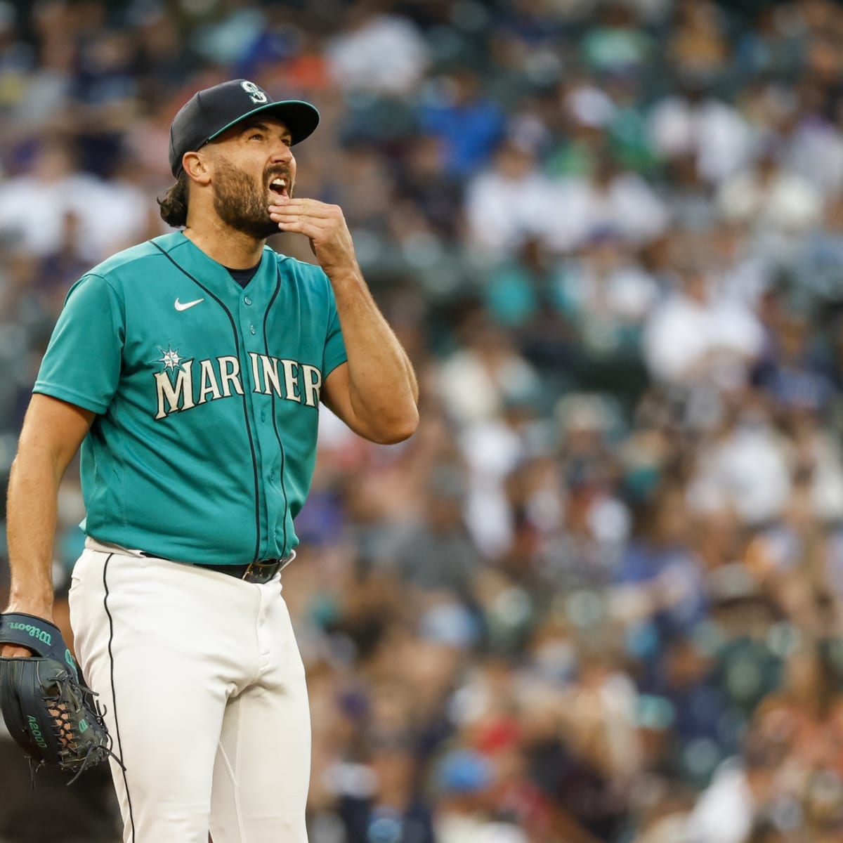 WATCH: Luke Weaver, Robbie Ray Both Ejected in National Anthem