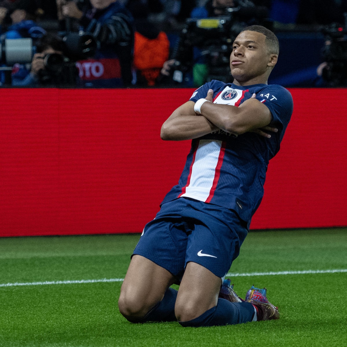 Kylian Mbappe prepared to sit out entire season and leave Paris St-Germain  on free transfer next summer amid contract standoff, Football News