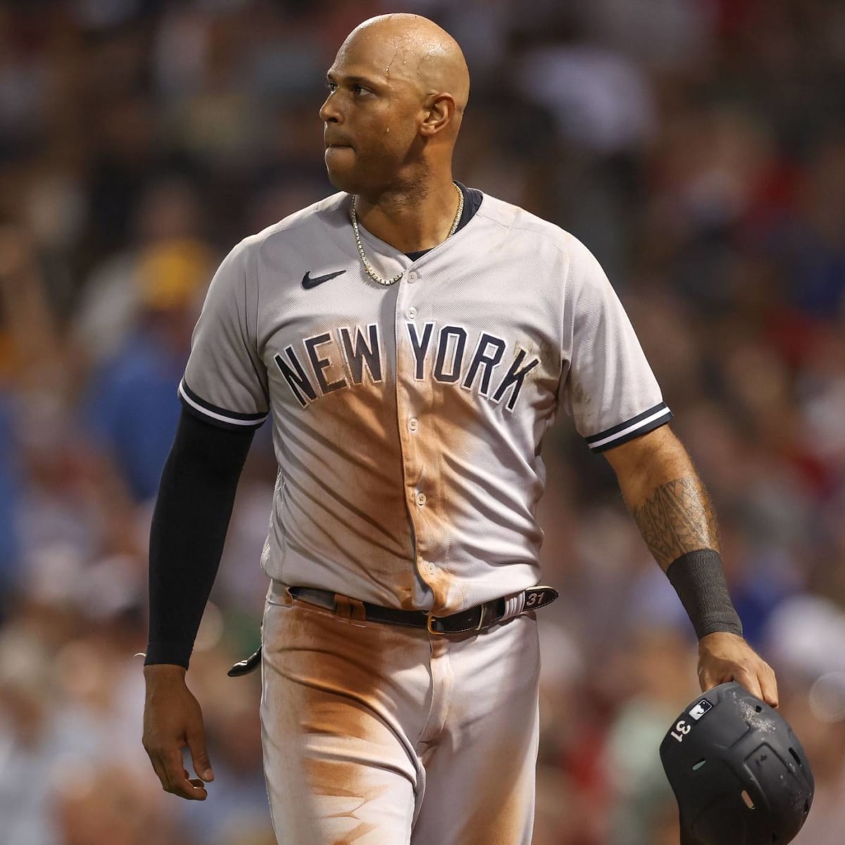 Yankees' Aaron Hicks Leaves Game 5 After Collision With Teammate