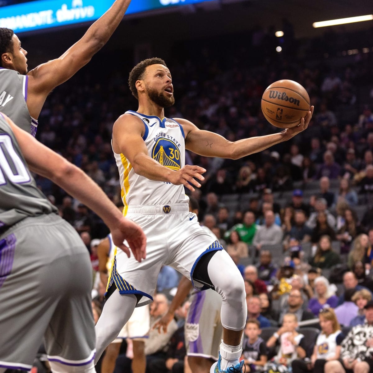 Stephen Curry pulls Warriors back from abyss in Game 3 vs Kings