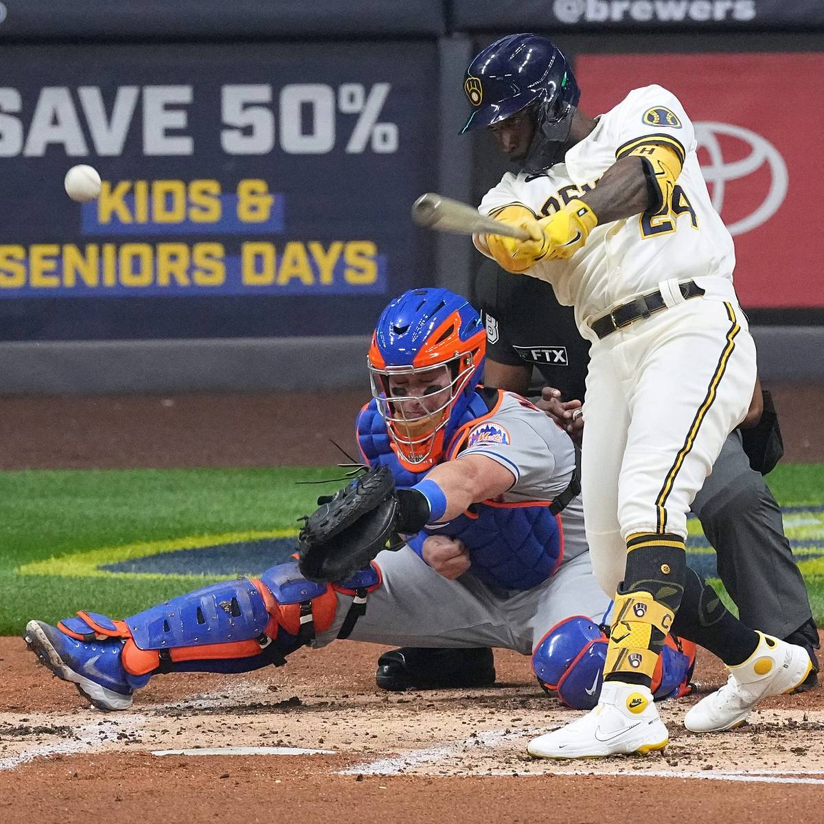Mike Hazen In Pursuit of a Right Hand Outfield Bat - Sports Illustrated  Arizona Diamondbacks News, Analysis and More