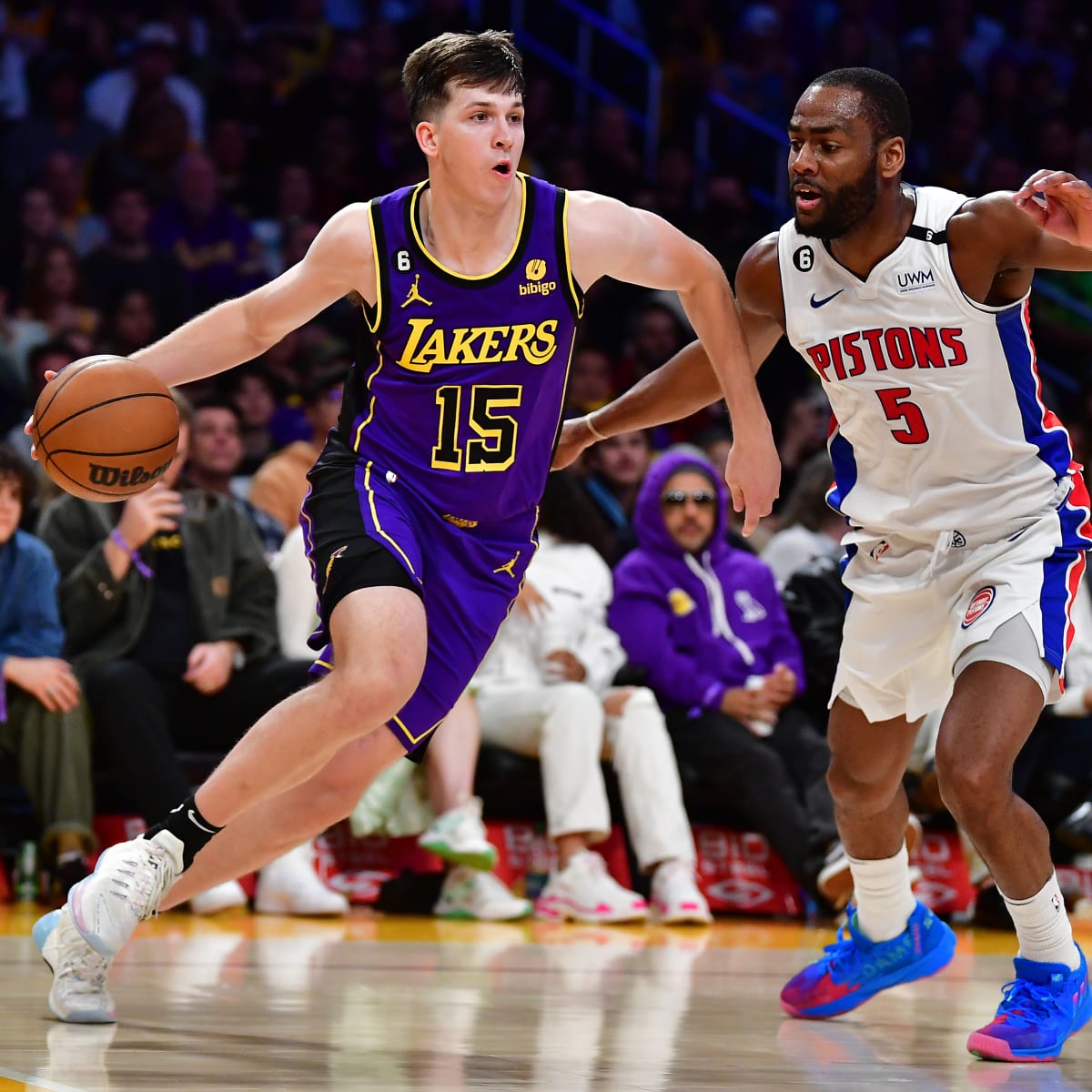 Lakers blow out Pistons behind balanced scoring, sizzling shooting