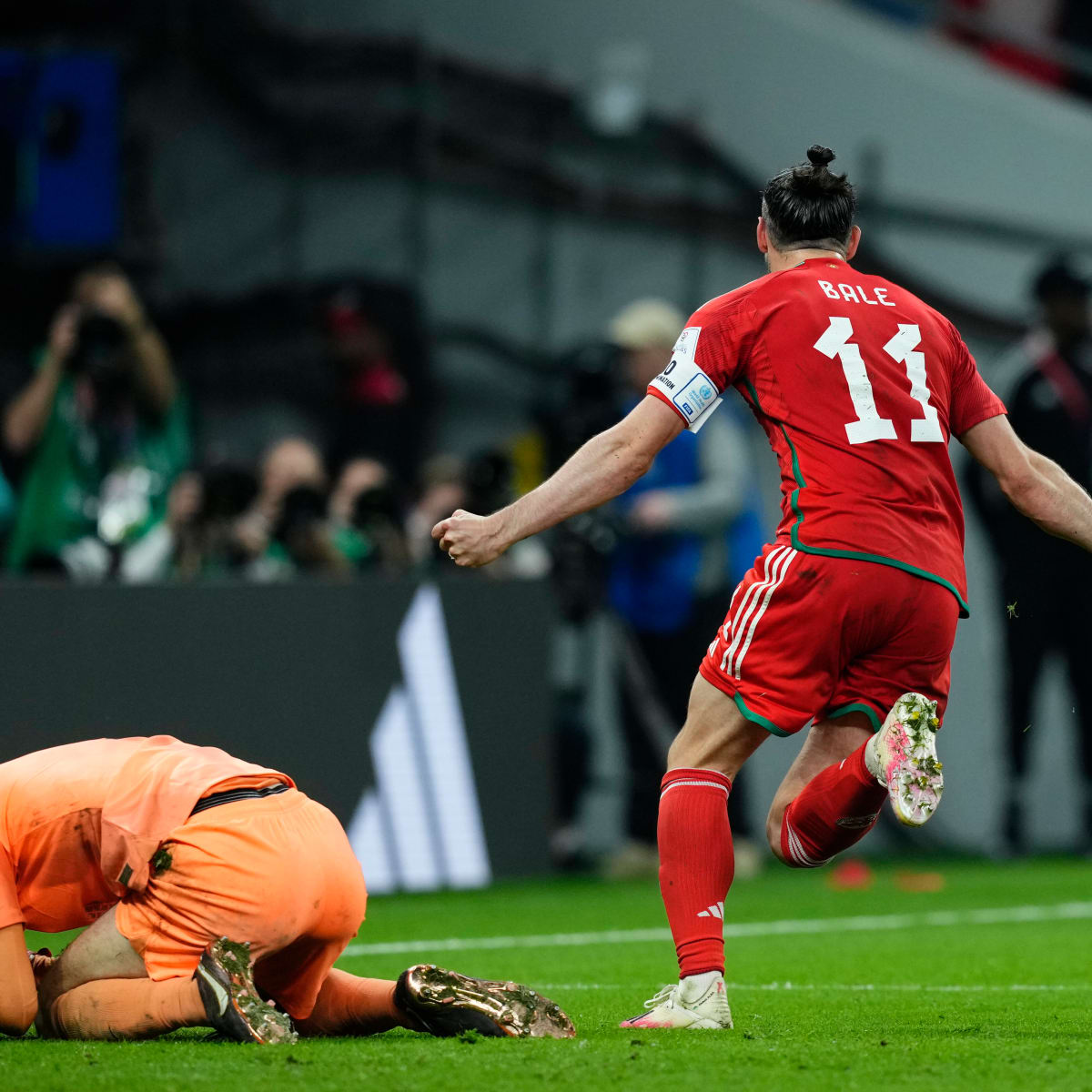 Gareth Bale saves Wales with historic World Cup goal to deny USA - Futbol  on FanNation