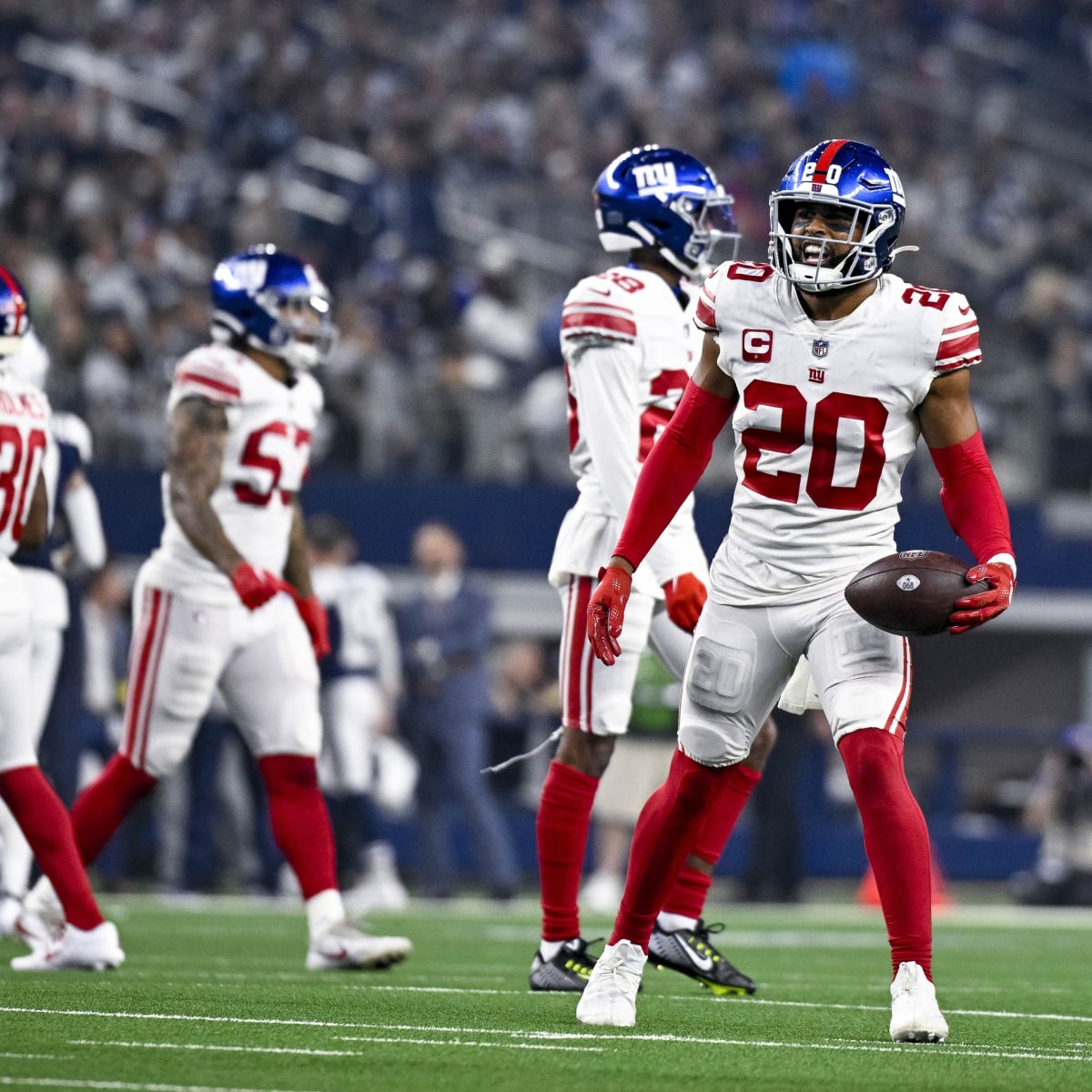 Giants blitzed by Cowboys in Thanksgiving Day flop