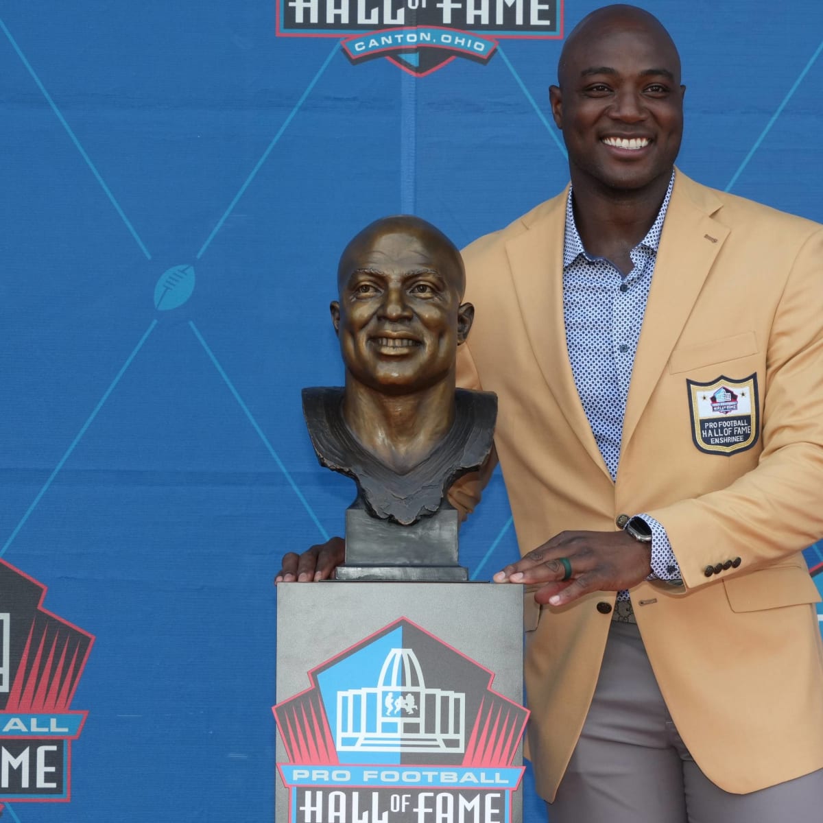 Cowboys Fans Are Fuming Over DeMarcus Ware's Hall of Fame Display