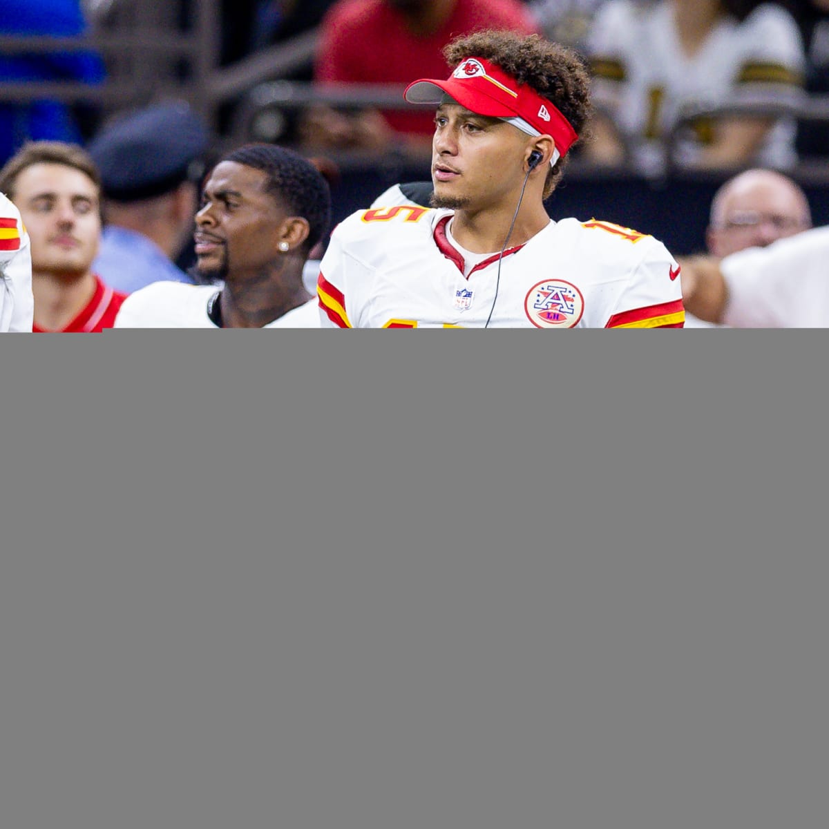 Mahomes throws TD pass; Chiefs roll past Cardinals 38-10 - The