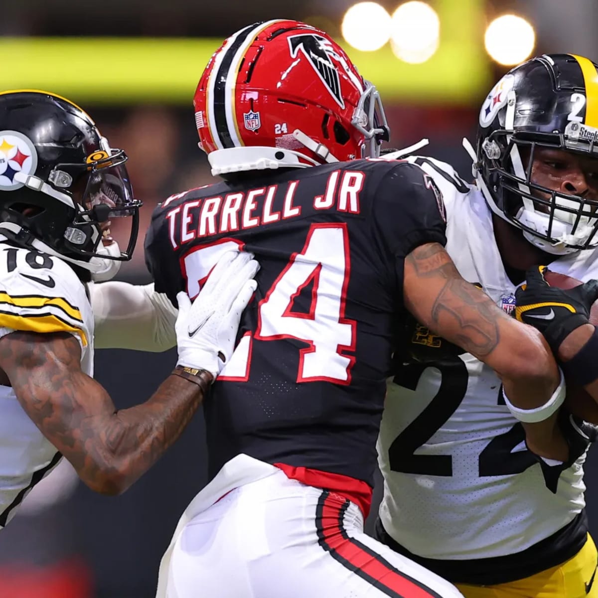 ATLANTA, GA – DECEMBER 04: Pittsburgh quarterback Kenny Pickett (8) under  center during the NFL game between the Pittsburgh Steelers and the Atlanta  Falcons on December 4th, 2022 at Mercedes-Benz Stadium in