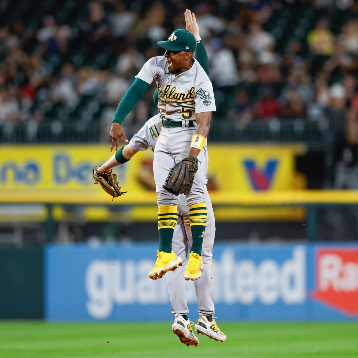 White Sox bombed by A's 10-2
