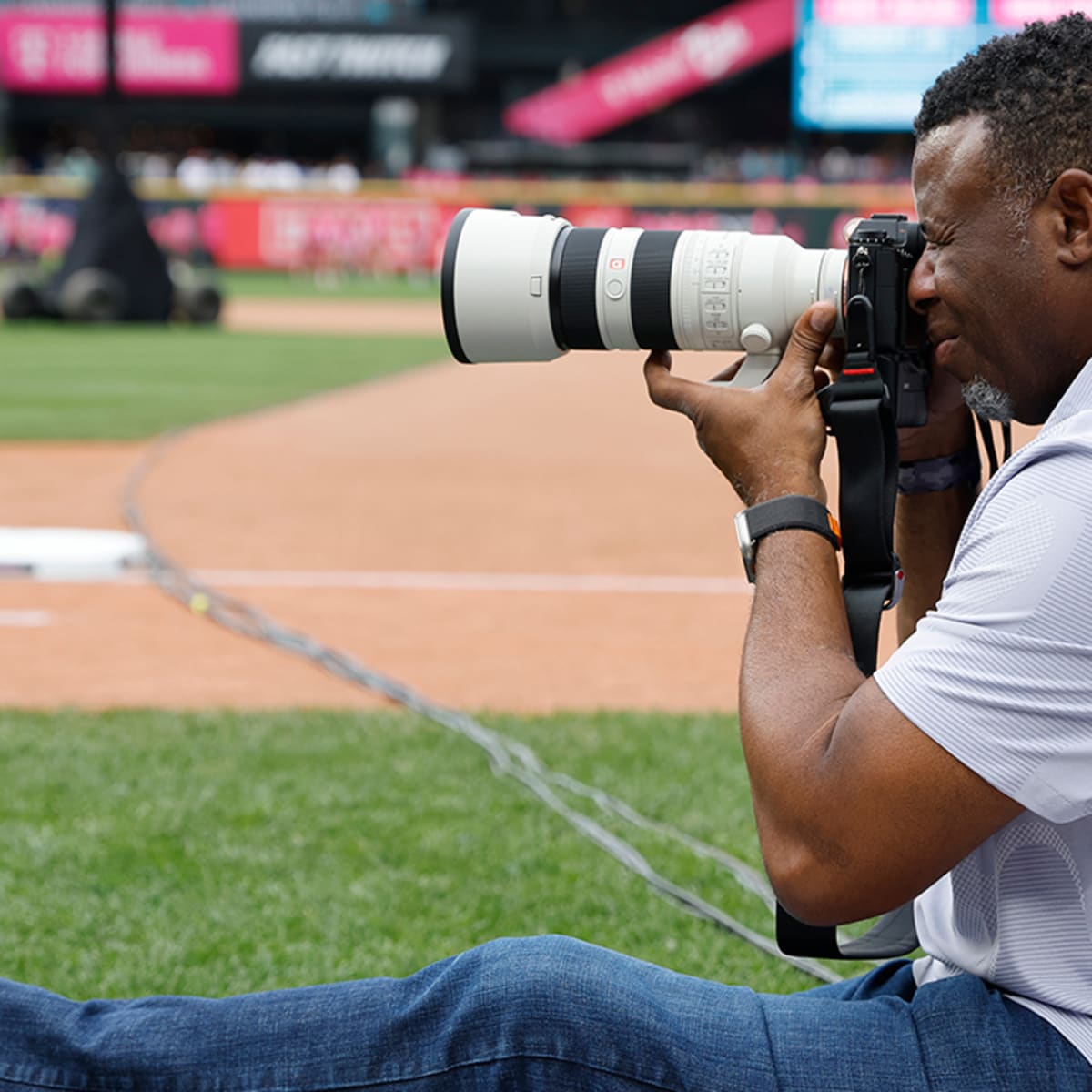 Ken Griffey Jr. Working As Photographer for Lionel Messi, Inter