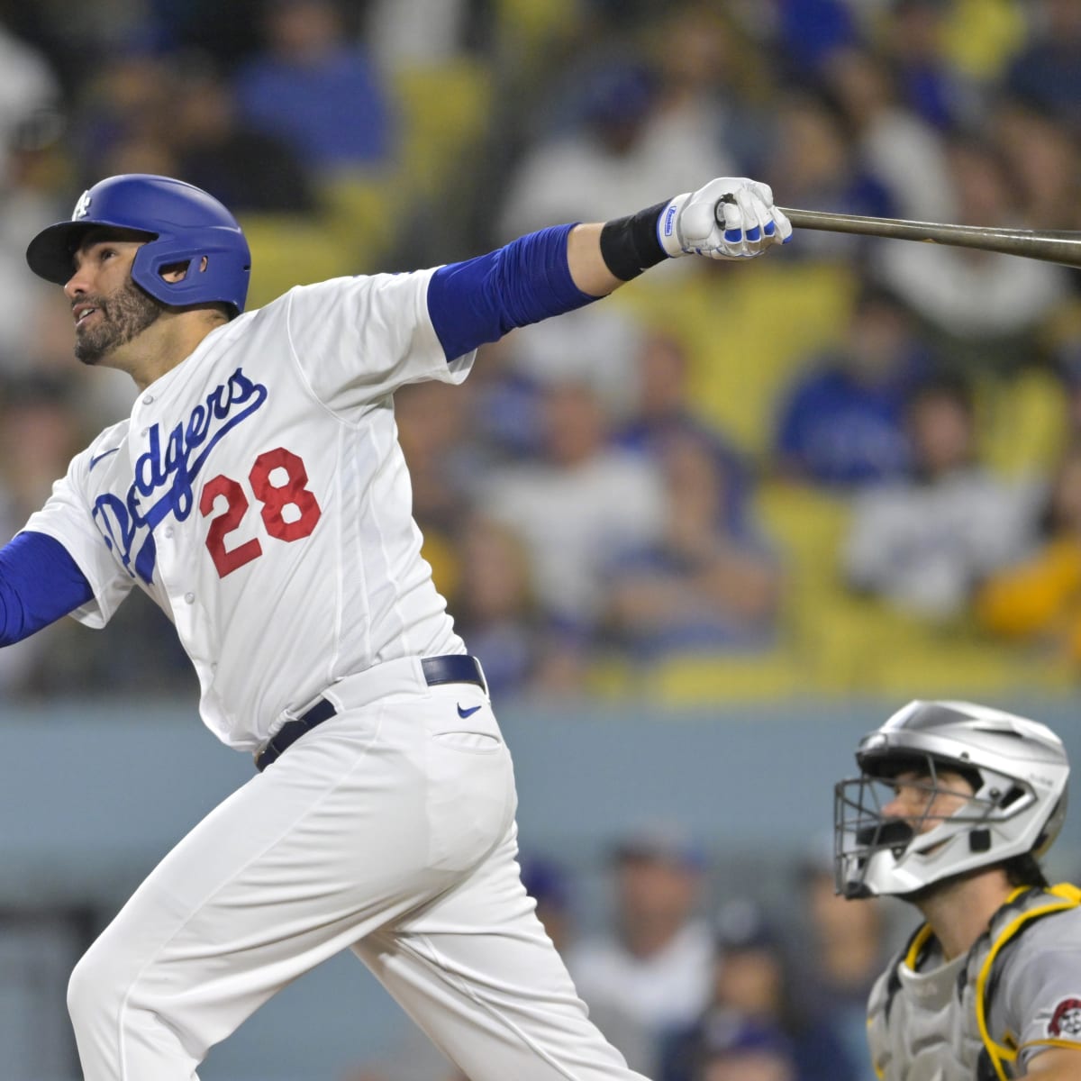 They weren't fazed.' Dodgers come out swinging after weather delay - Los  Angeles Times