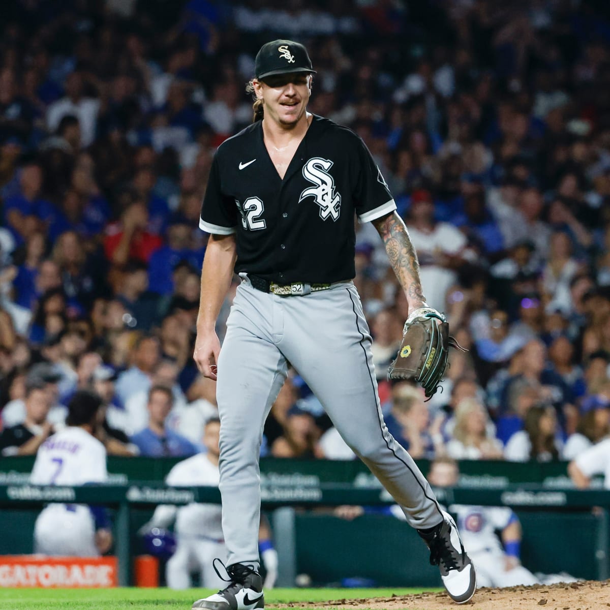White Sox's Clevinger leaves start against Dodgers with right