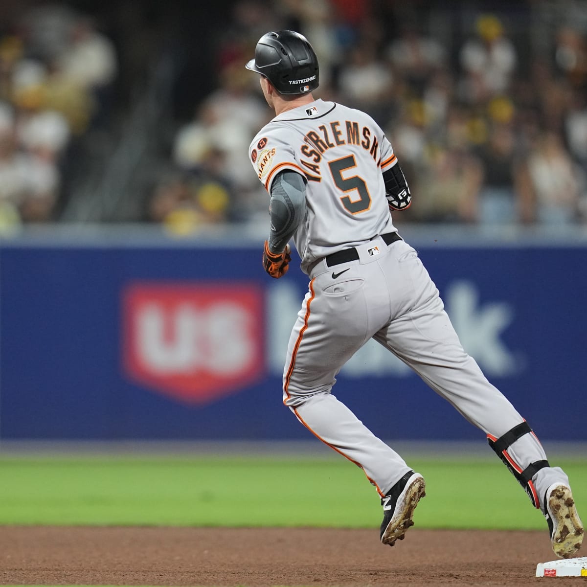 Giants score 12 runs vs. Padres after team home run derby