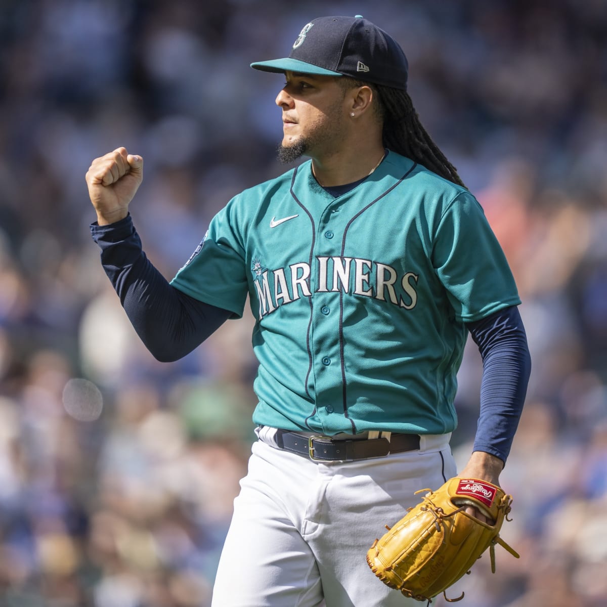 Seattle Mariners' Luis Castillo Gets Critical Win and Extends Incredible  Streak - Fastball