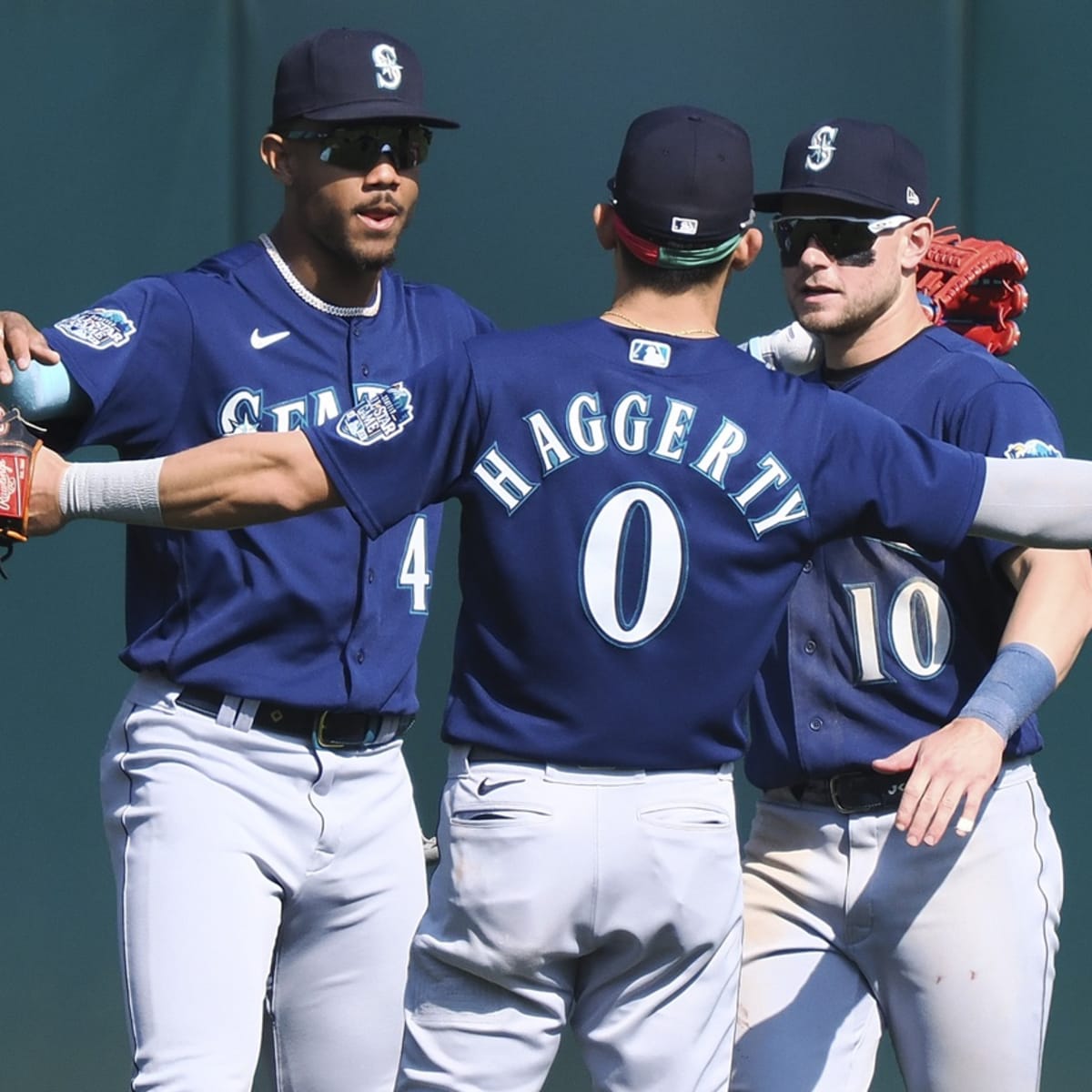 Texas Rangers Broadcasters Go Viral For Ripping Seattle Mariners' Uniforms  - Fastball