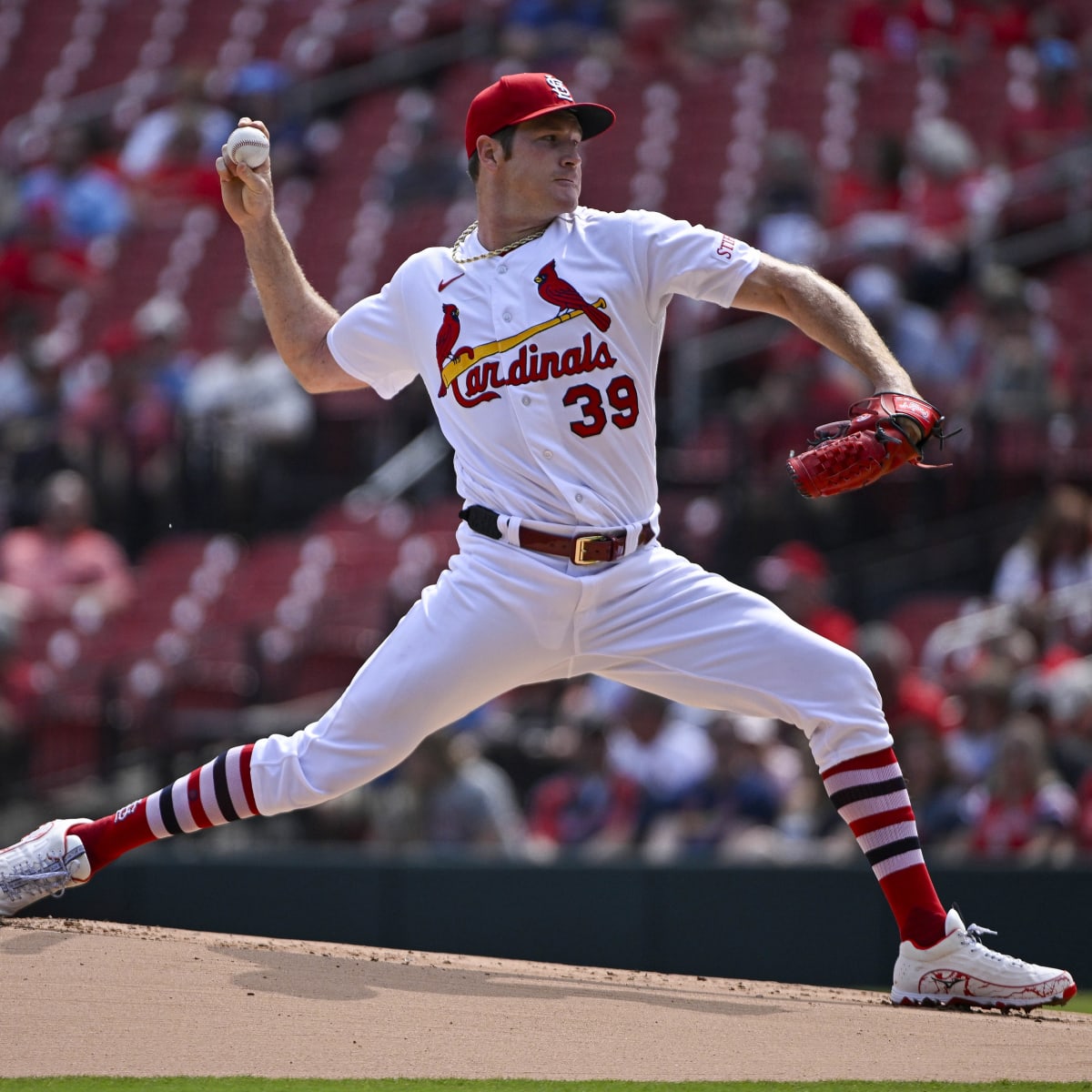 Cardinals sign free-agent starting pitchers Kyle Gibson and Lance