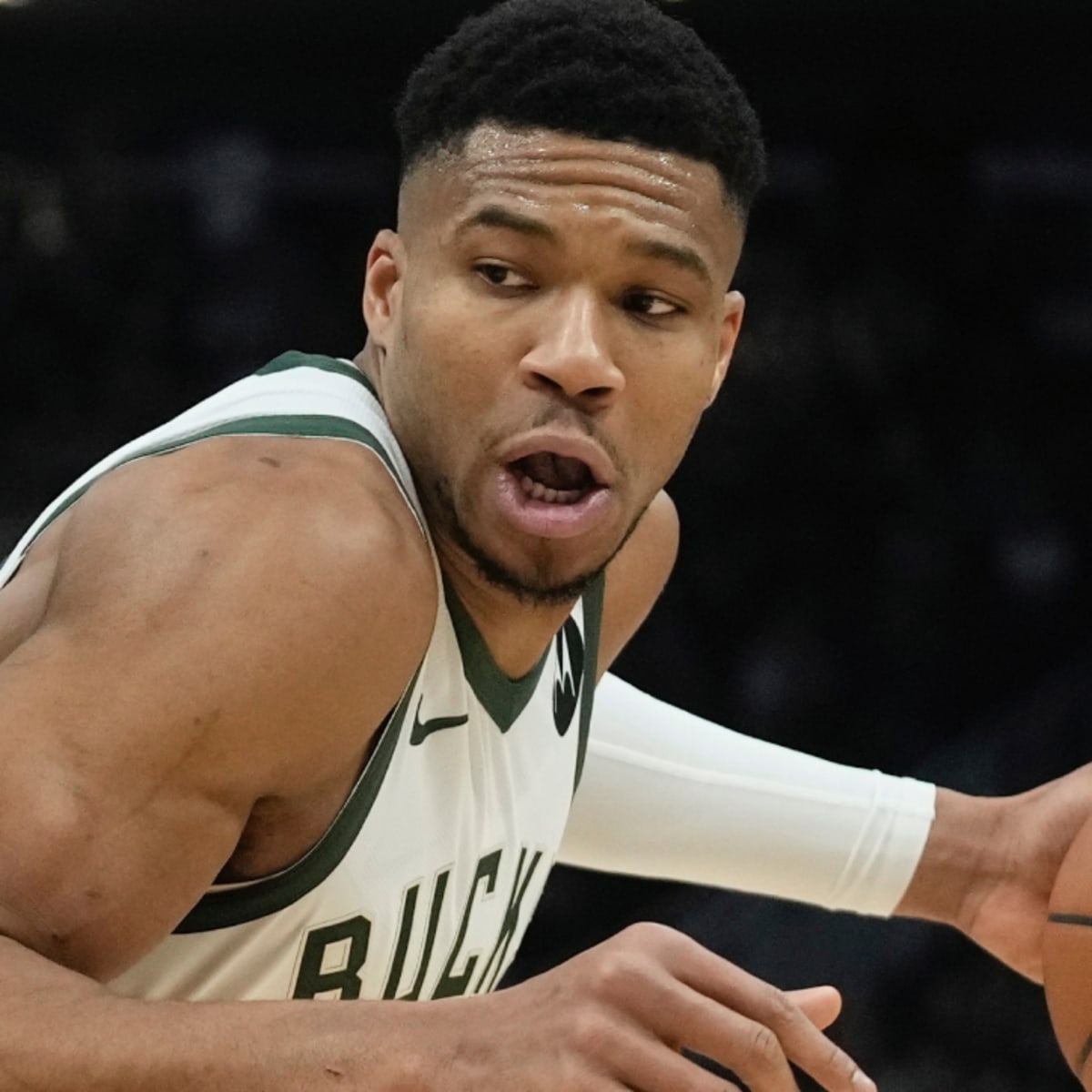 Giannis Antetokounmpo scores franchise-record 64 points, Bucks