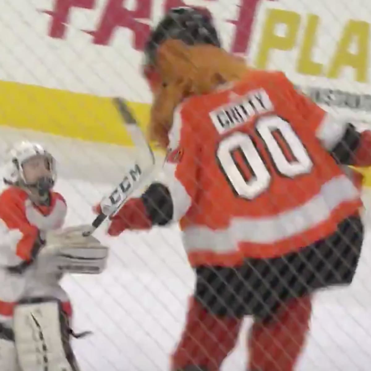 Video: Flyers mascot Gritty fights kid at game vs Leafs - Sports Illustrated