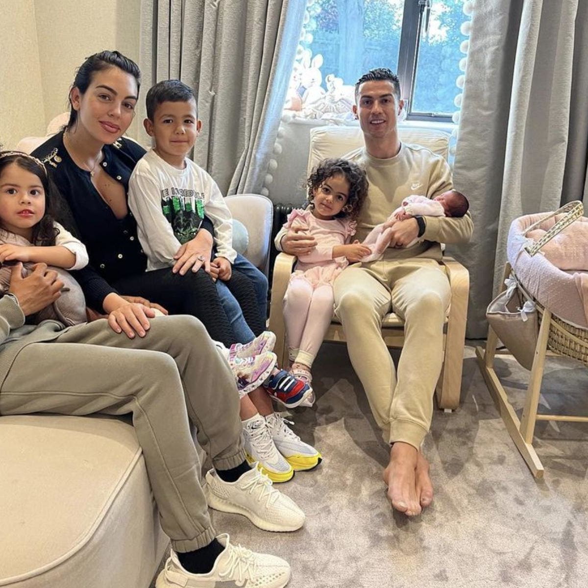 Cristiano Ronaldo, Georgina Rodriguez & baby in new family photo - Futbol  on FanNation