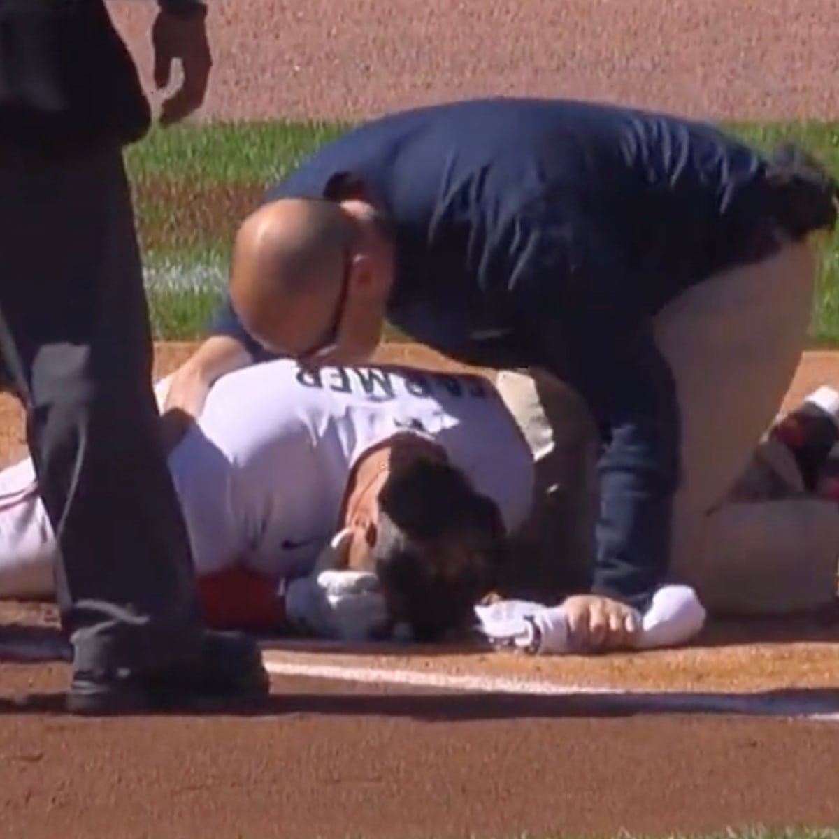 Twins' Kyle Farmer has surgery after getting hit in face by pitch