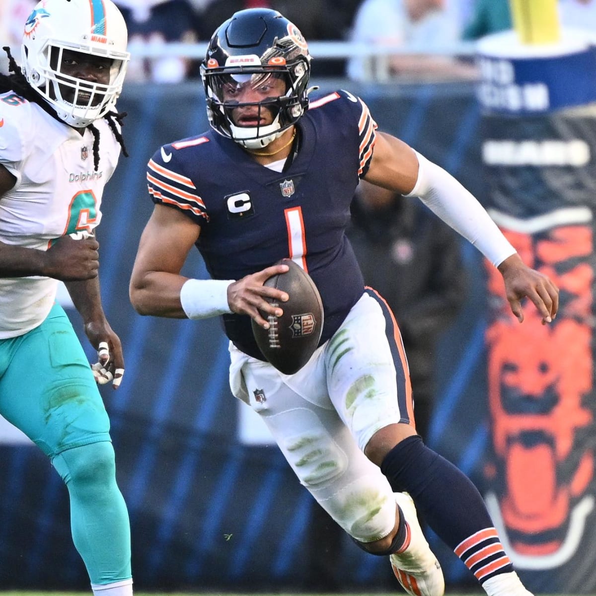 Bears' Justin Fields Named NFC Offensive Player Of The Week