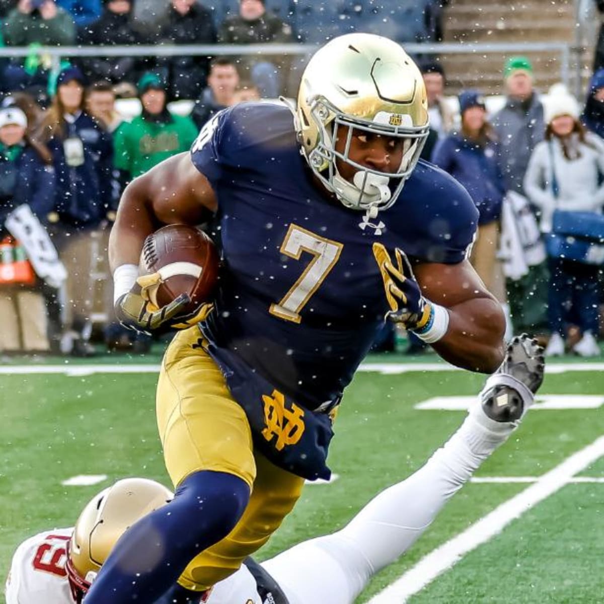 Audric Estimé runs through Stanford defense and the Notre Dame