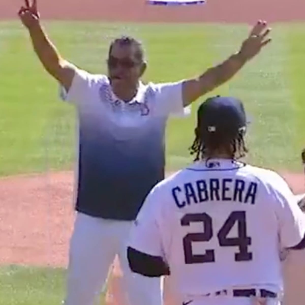 Miguel Cabrera Had Such a Special Moment With His Parents Before