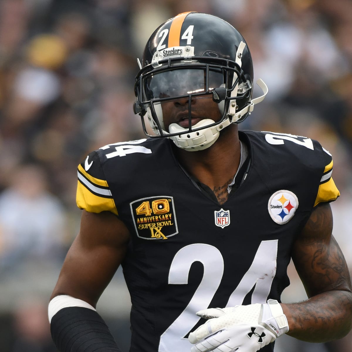Steelers' Ike Taylor put iPod in helmet to listen to music in ...