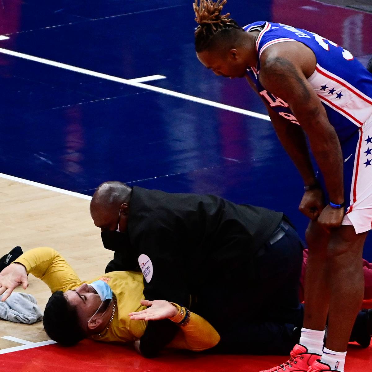 Fan Runs on Court, Gets Tackled as Wizards Host 76ers