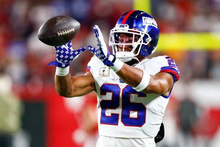 Nov 22, 2021; Tampa, Florida, USA; New York Giants running back Saquon Barkley (26) warms up prior to a game against the Tampa Bay Buccaneers at Raymond James Stadium.