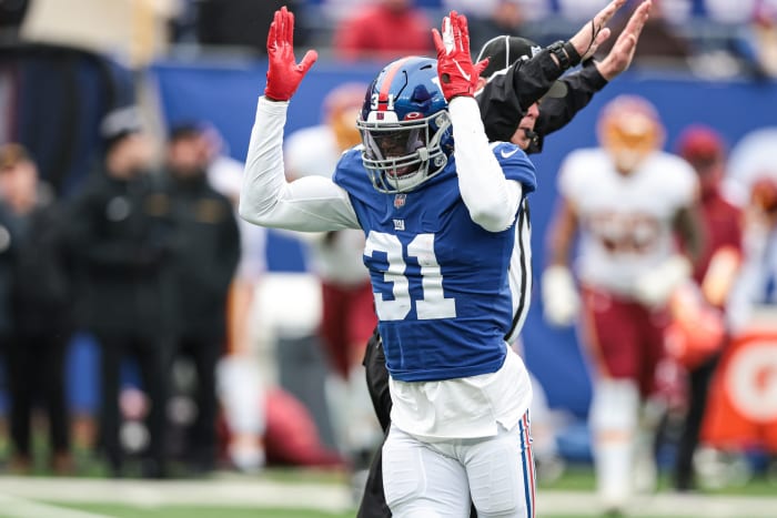 Jan 9, 2022; East Rutherford, New Jersey, USA; New York Giants defensive back Keion Crossen (31) celebrates a defensive stop against the Washington Football Team during the first half at MetLife Stadium.