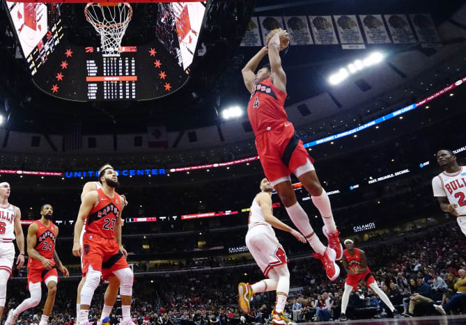 Toronto Raptors forward Scottie Barnes (4) goes up for a dunk against the Chicago Bulls during the first quarter at United Center