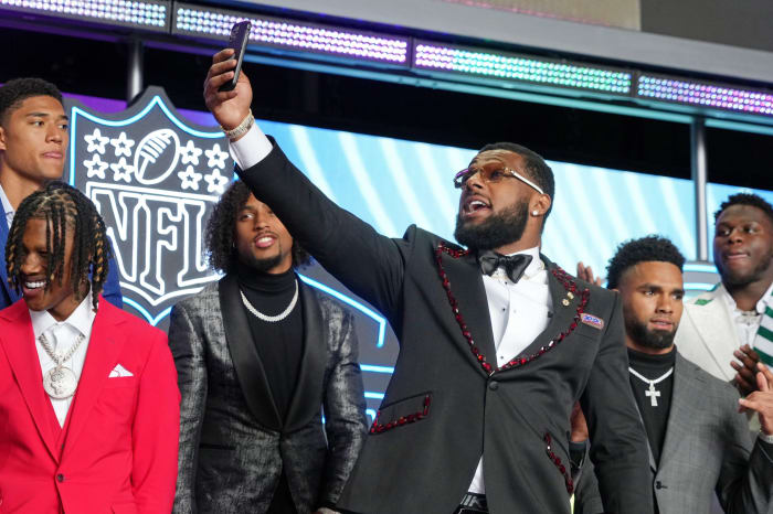 Apr 28, 2022; Las Vegas, NV, USA; Oregon defensive end Kayvon Thibodeaux takes a selfie before the first round of the 2022 NFL Draft at the NFL Draft Theater.