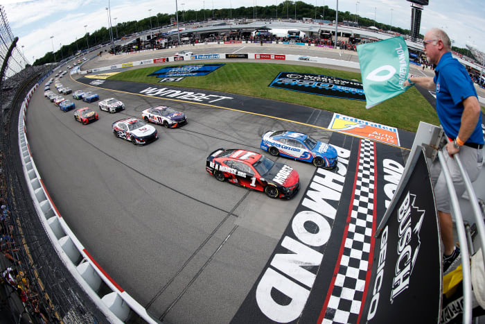 Kyle Larson leads the field to the green flag to start the NASCAR Cup Series Federated Auto Parts 400 at Richmond Raceway on Sunday. (Photo by Jared C. Tilton/Getty Images)